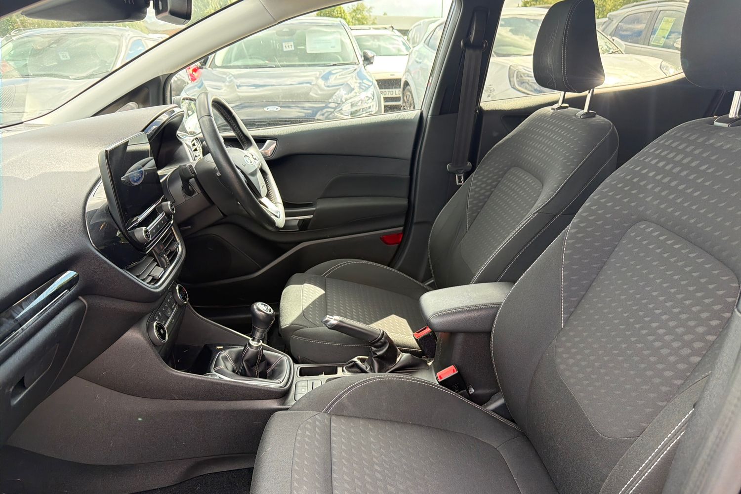 Ford FIESTA Photo 18