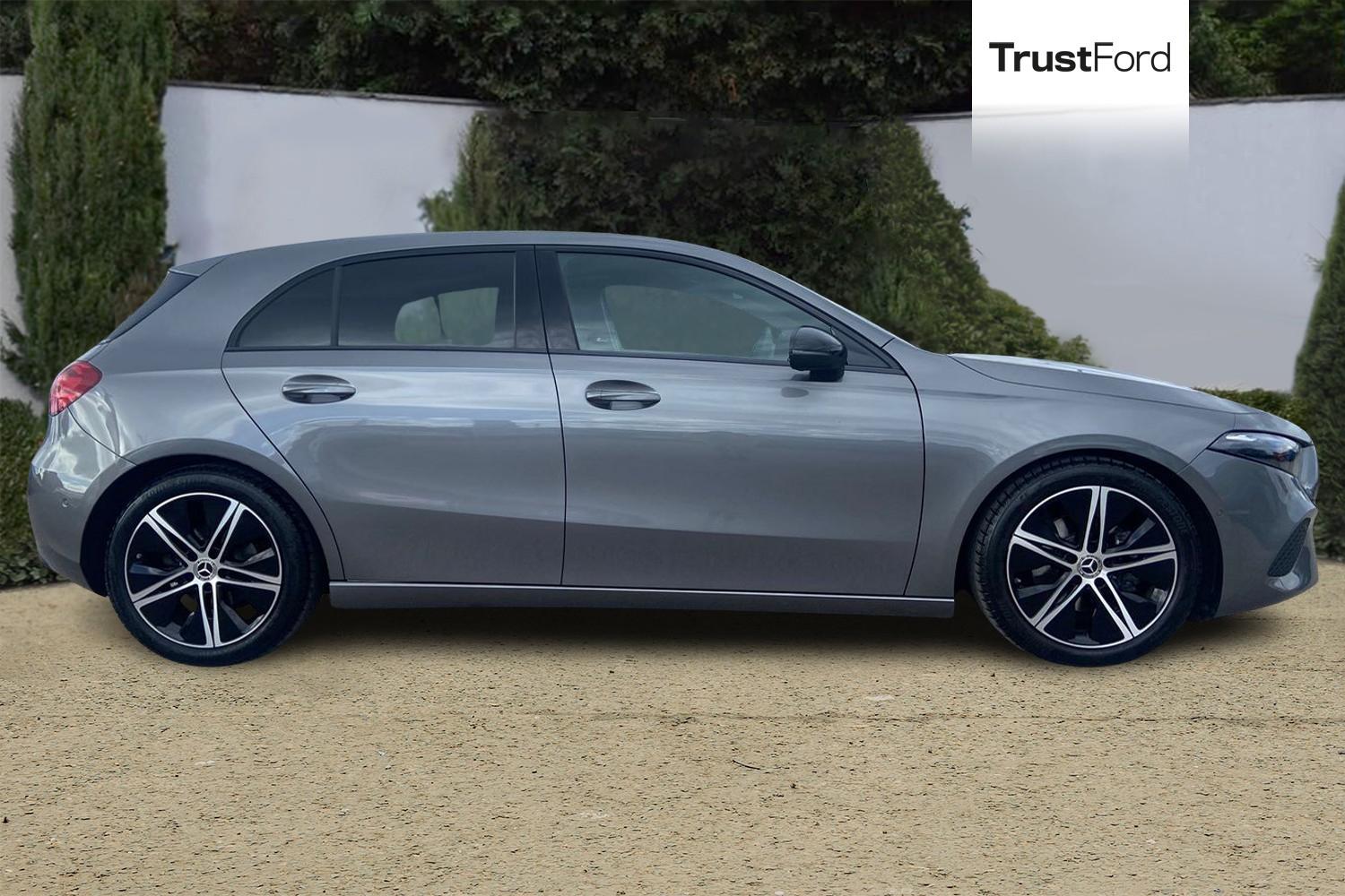 Mercedes-Benz A CLASS Photo 2