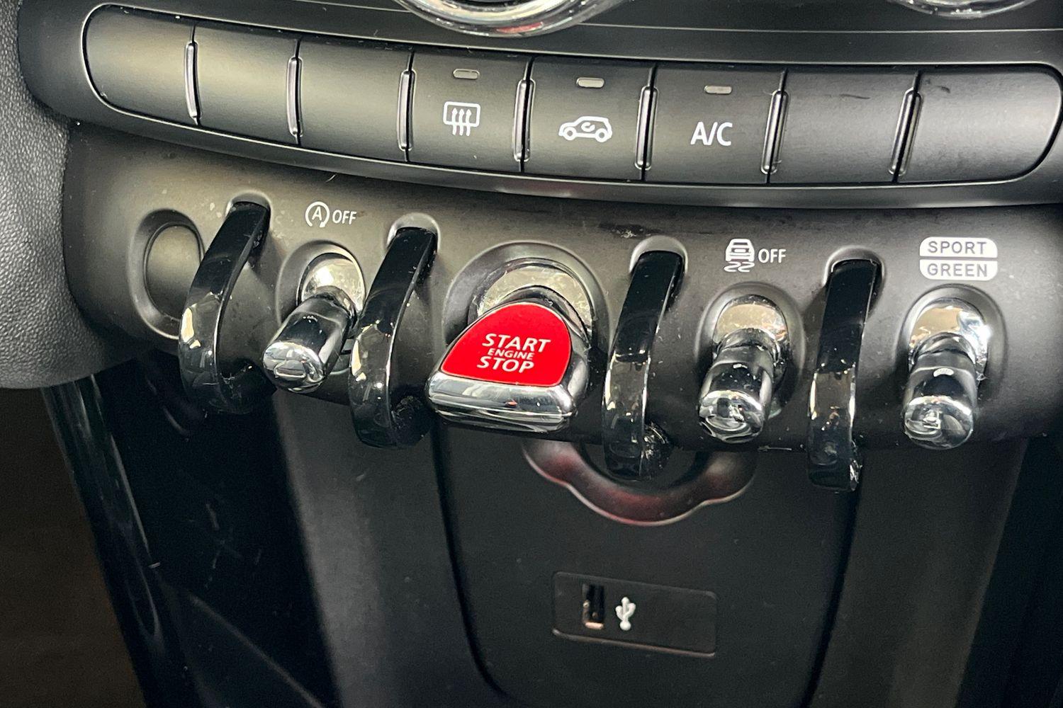 MINI HATCHBACK Photo 26