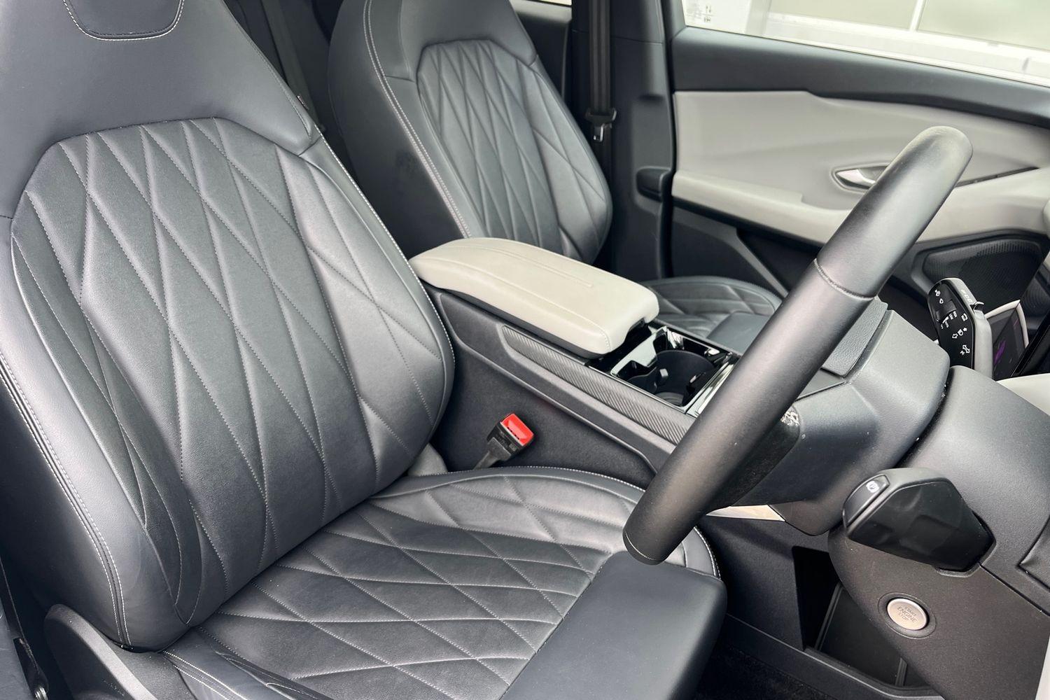 Ford Explorer Photo 16