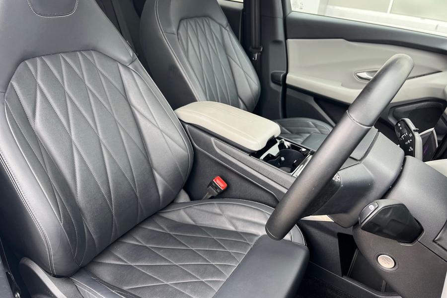 Ford Explorer Photo autoimg-dea3becedb7b4e338e315850f25e7c7aee628cbe.jpg