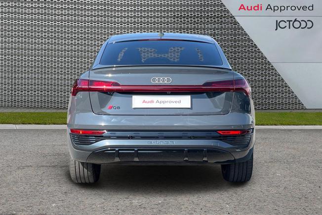AUDI Q8 E-Tron Photo 7