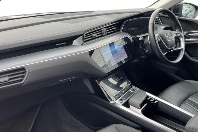 AUDI e-tron Photo 2