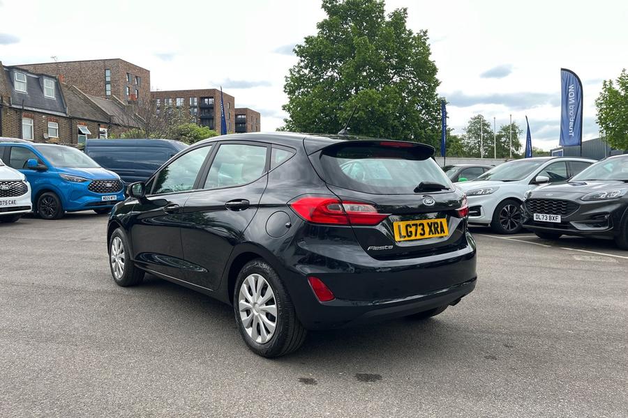 Ford FIESTA Photo autoimg-deaf0f18bfa3e27dc1e605483eee0c337e732d83.jpg