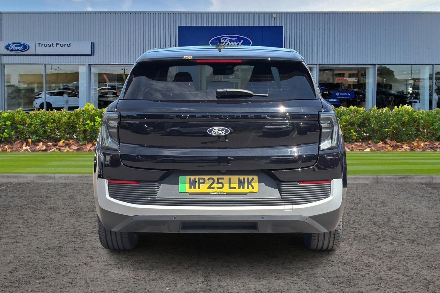 Ford EXPLORER Photo 6