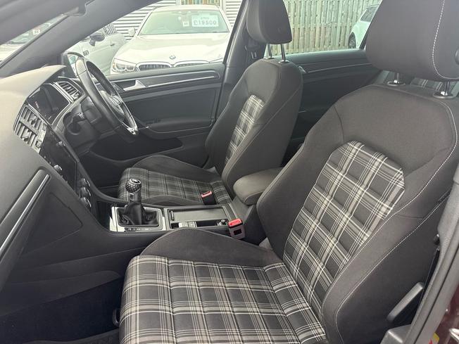 VOLKSWAGEN Golf Photo 34