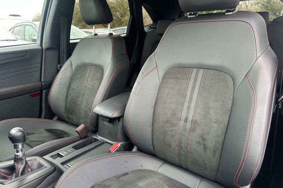 Ford KUGA Photo autoimg-deb5016f688f6dec73b880158eaf30c29e455278.jpg