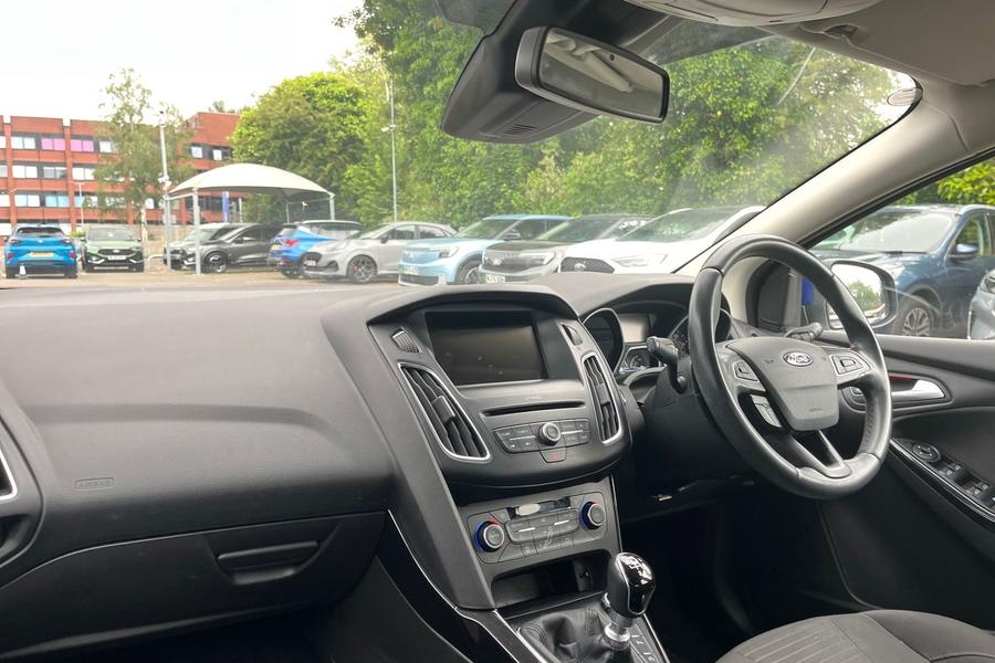 Ford FOCUS Photo autoimg-deba470d393d2c79fb76445473df377bb054a1d9.jpg