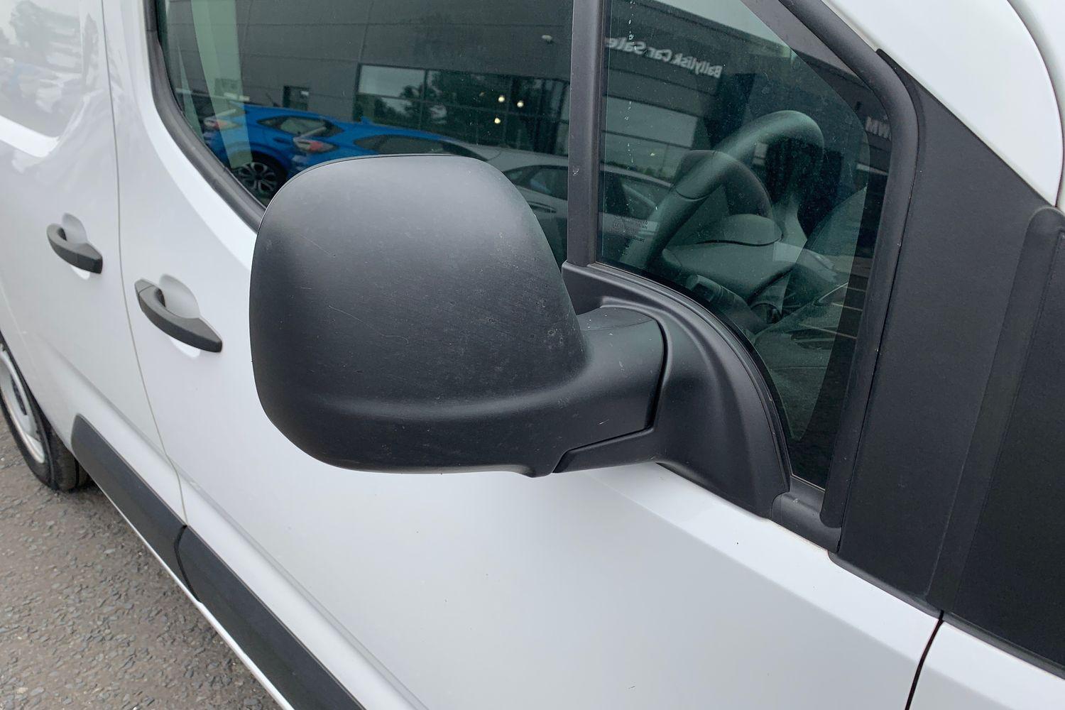 2023 Vauxhall Combo 1.5 Turbo D 2300 Prime Panel Van L2 H1 in White with 84K - vehicle photo 8 for sale on PureCar