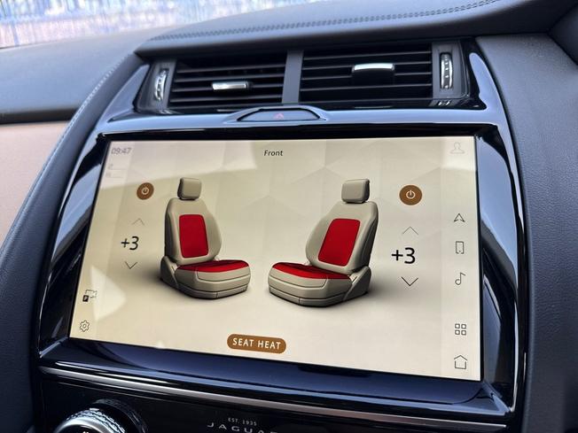 JAGUAR E-Pace Photo 34