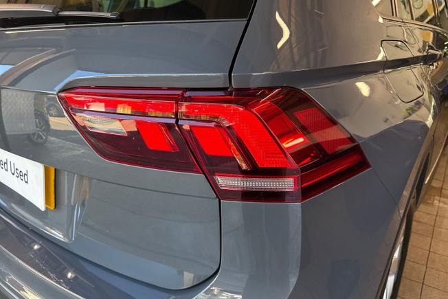 VOLKSWAGEN Tiguan Photo 18