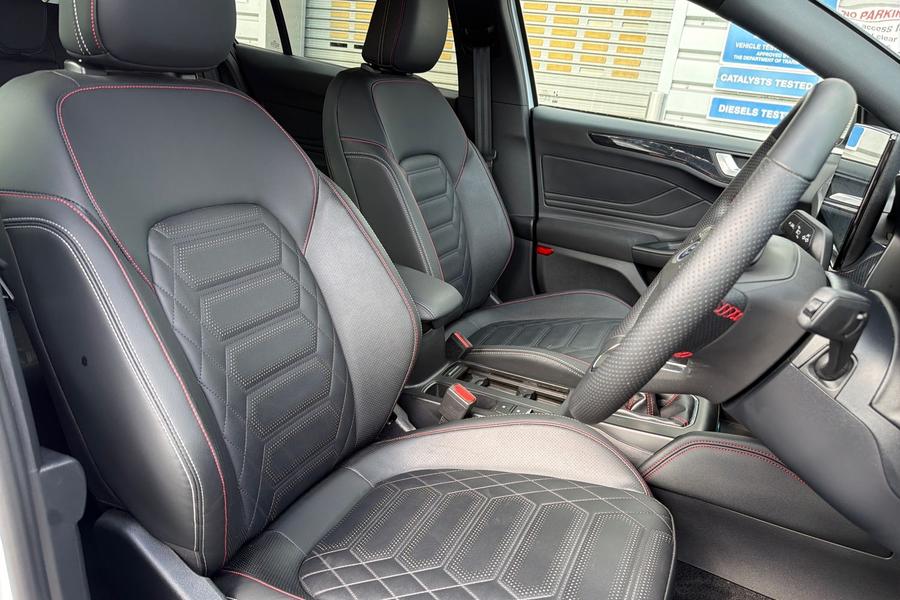 Ford FOCUS Photo autoimg-decc02b381023c29a39824ebe89baf2a94bf5a47.jpg