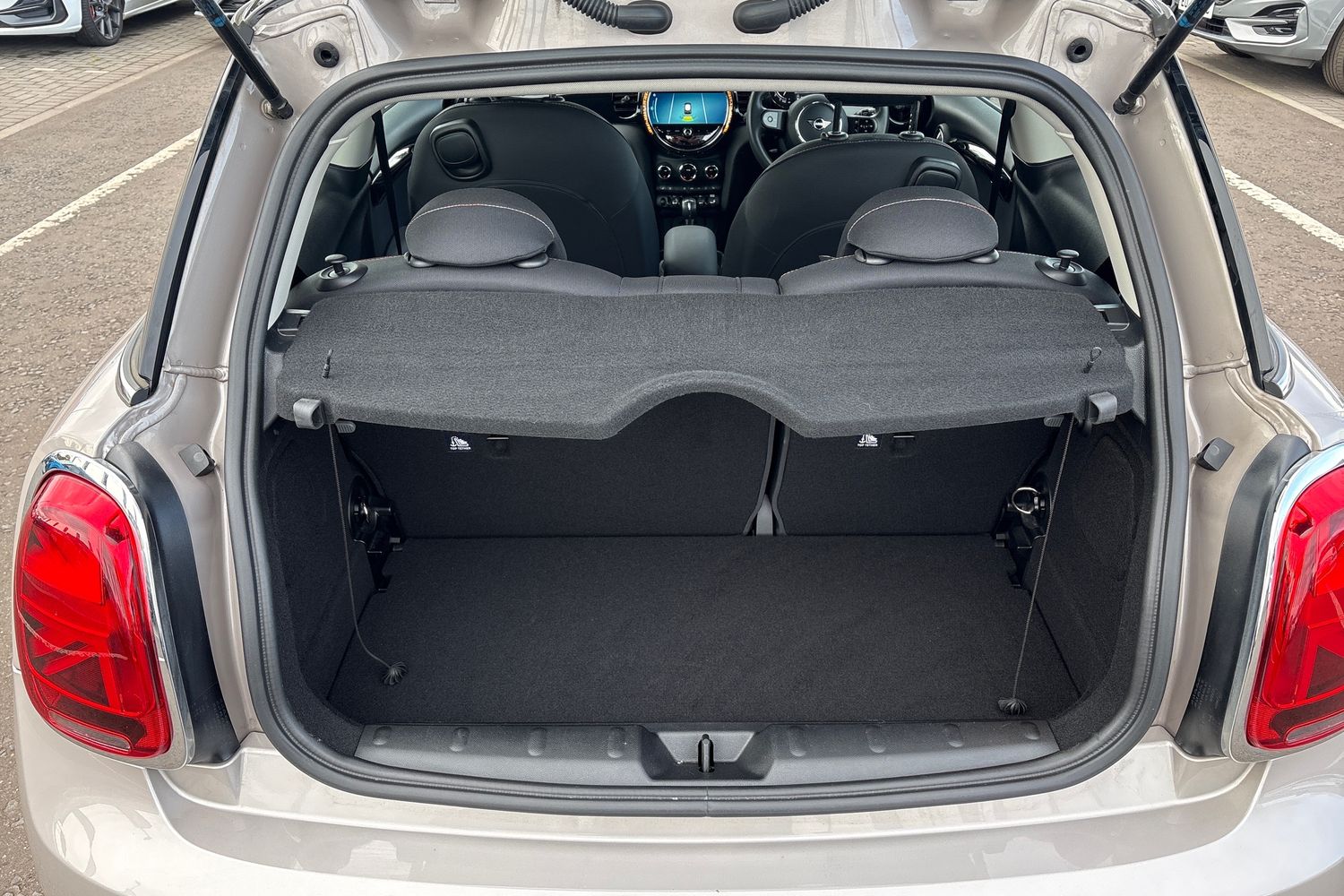MINI HATCHBACK Photo 25