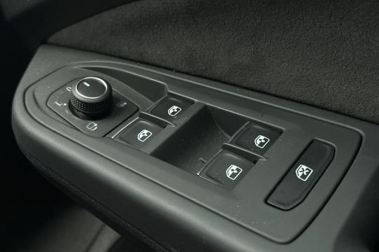 Volkswagen Golf Photo autoimg-decf0325a41a5b0e7c89dc81832fe629e03e45fb.jpg
