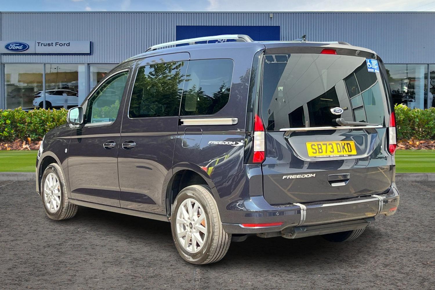 Ford TOURNEO CONNECT Photo 1