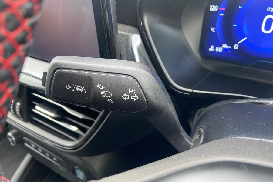 Ford FOCUS Photo autoimg-ded29e38e12eb71c17b66967c8985e258a4019bb.jpg