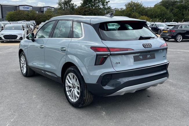 Audi  Q3 SUV Photo 28