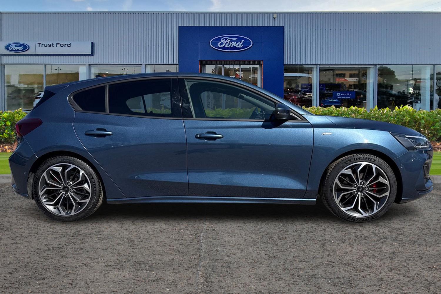 Ford FOCUS Photo 2