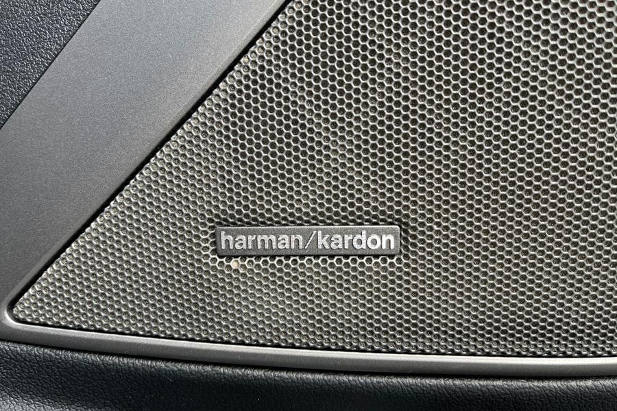 BMW 3 Series Photo autoimg-dedbd4c4bdd14eb8399a9da72ad6573fb0d6a3b2.jpg