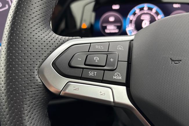 VOLKSWAGEN Golf Photo 16