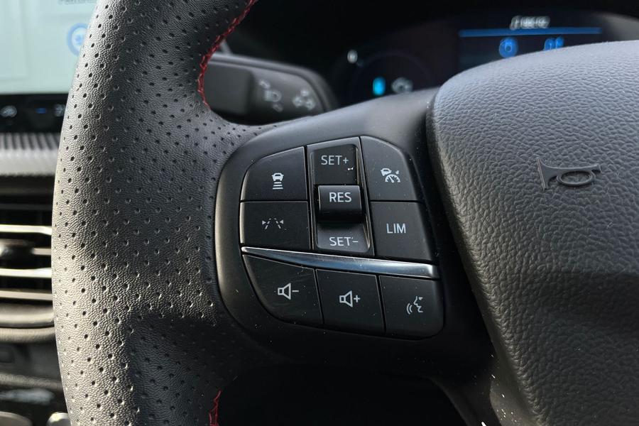Ford Kuga Photo autoimg-deefe422a1219d5daad97f4bff197989b929c668.jpg