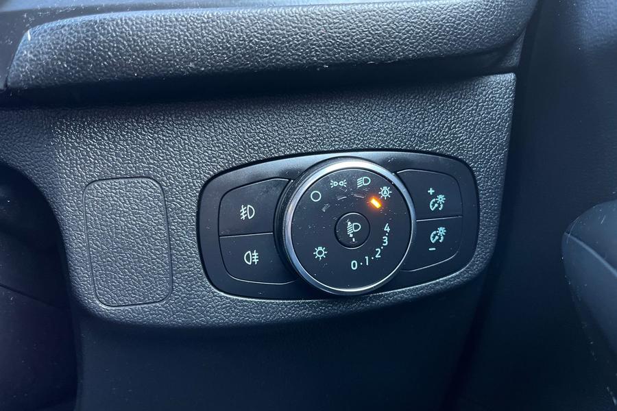 Ford FOCUS Photo autoimg-def2cde4d4c16b33316cb4ee6cb1cde8915972f0.jpg