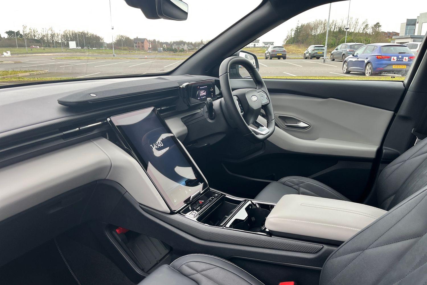 Ford Explorer Photo 17