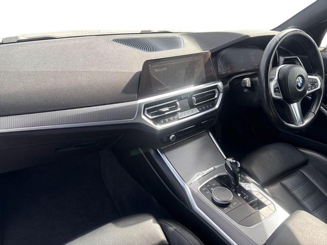 BMW 3 Series Photo 2