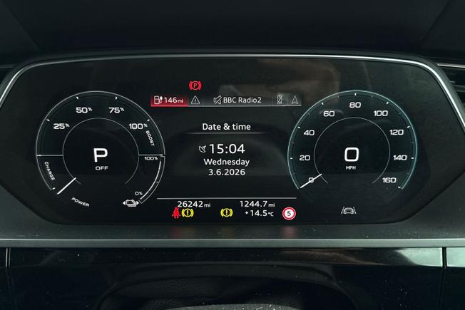 AUDI Q8 E-Tron Photo 15