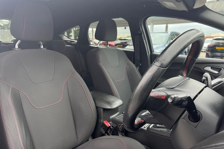 Ford Focus Photo autoimg-defd84154f80a3c6c1969bc7012e1879932f425c.jpg