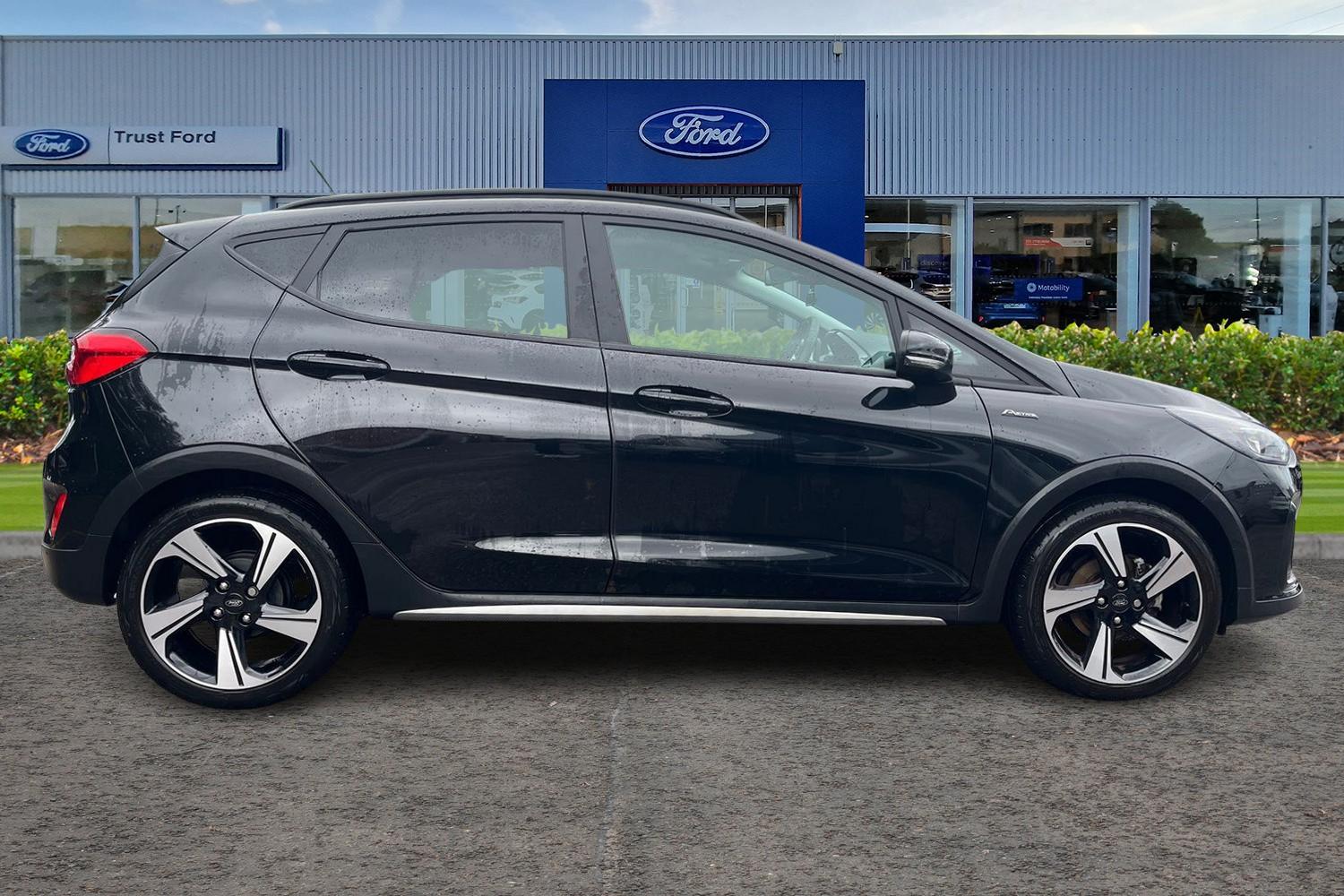 Ford FIESTA Photo 2