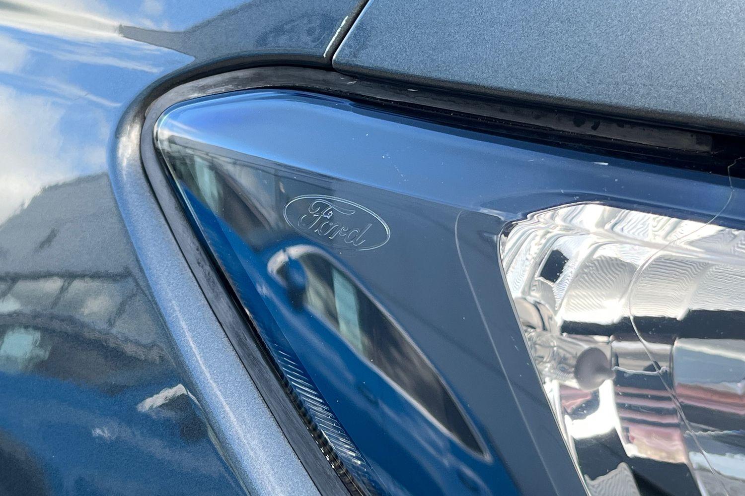 Ford TRANSIT CONNECT Photo 18