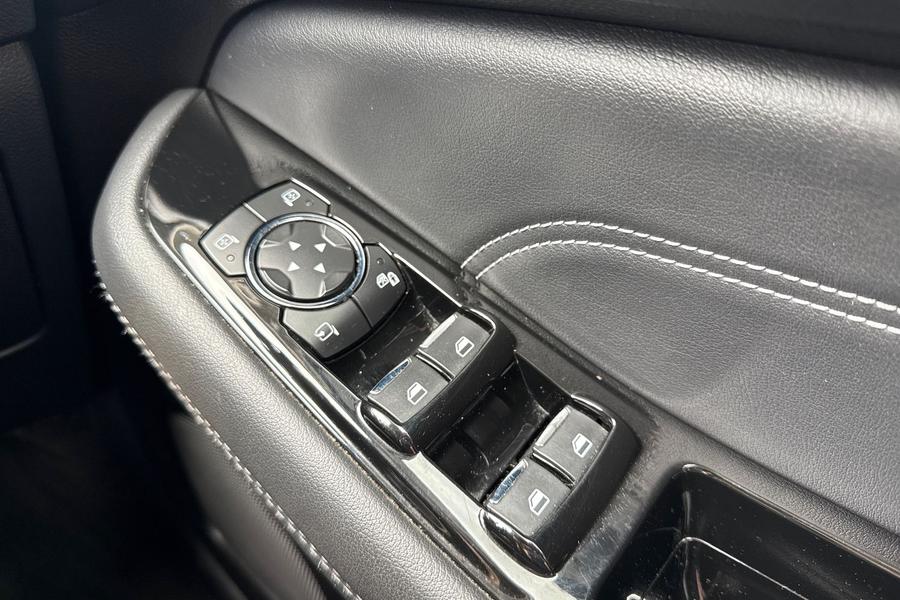Ford S-MAX Photo autoimg-df08144f3182bfdb4dcf469a0652174c70eca25e.jpg