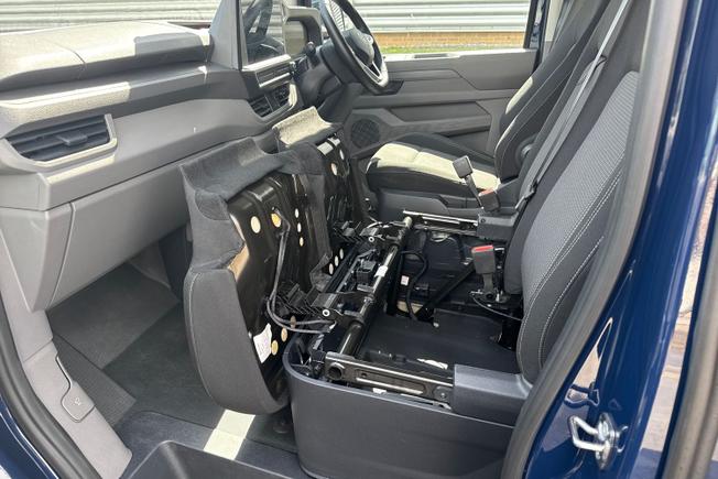 VOLKSWAGEN E-Transporter Photo 24