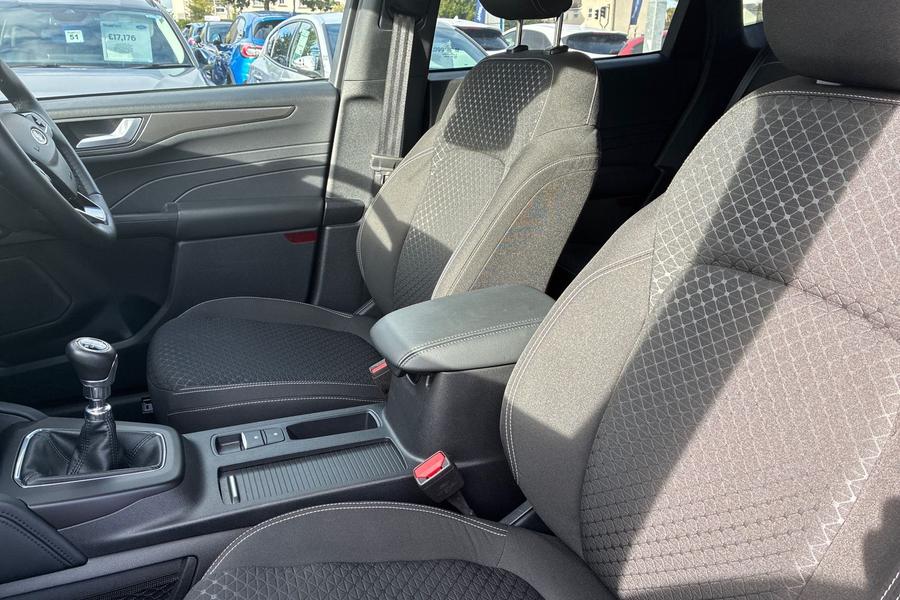 Ford Kuga Photo autoimg-df1a47a5ce78ba68253eea4ec27d8ebee57fb8f3.jpg