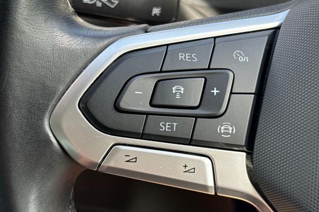 VOLKSWAGEN Tiguan Photo 16