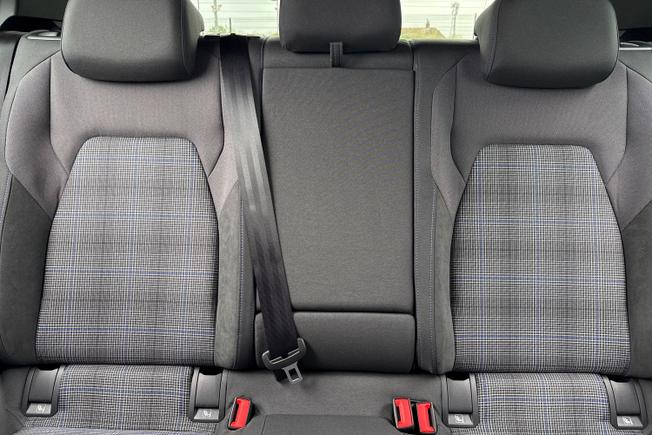 VOLKSWAGEN Golf Photo 40