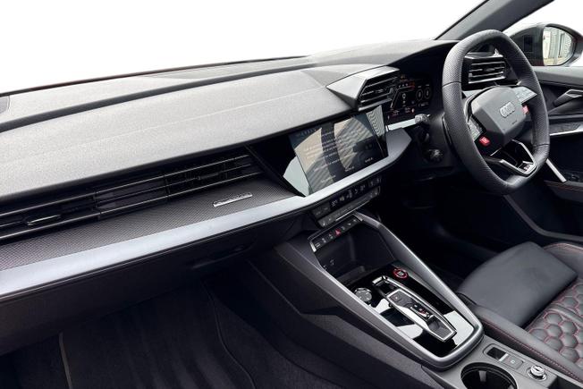 Audi RS3 Photo 2