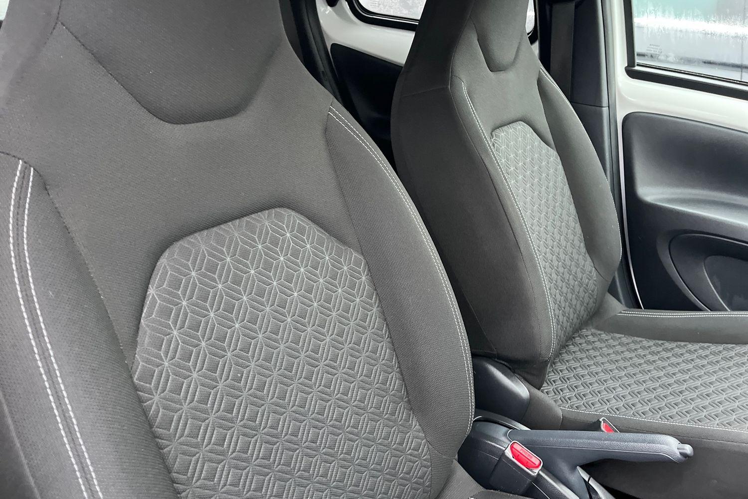 Toyota AYGO X Photo 16