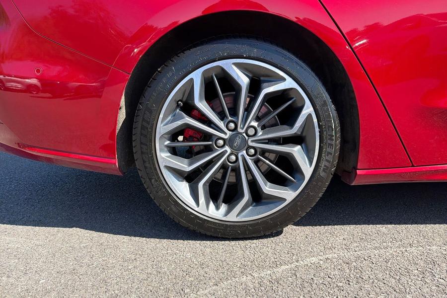 Ford FOCUS Photo autoimg-df2f96763713e9848403698b2c260e9c5ab0ed3f.jpg