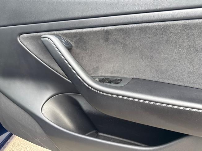TESLA Model 3 Photo 37
