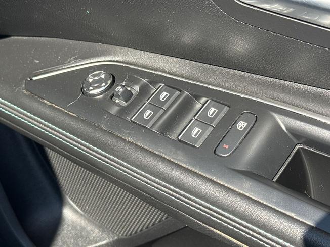 PEUGEOT 5008 Photo 27