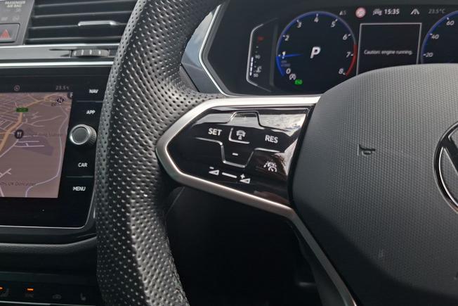 VOLKSWAGEN Tiguan Photo 16