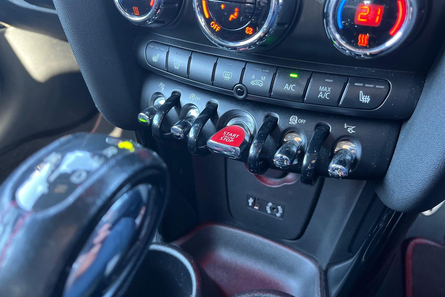 MINI HATCHBACK Photo 32