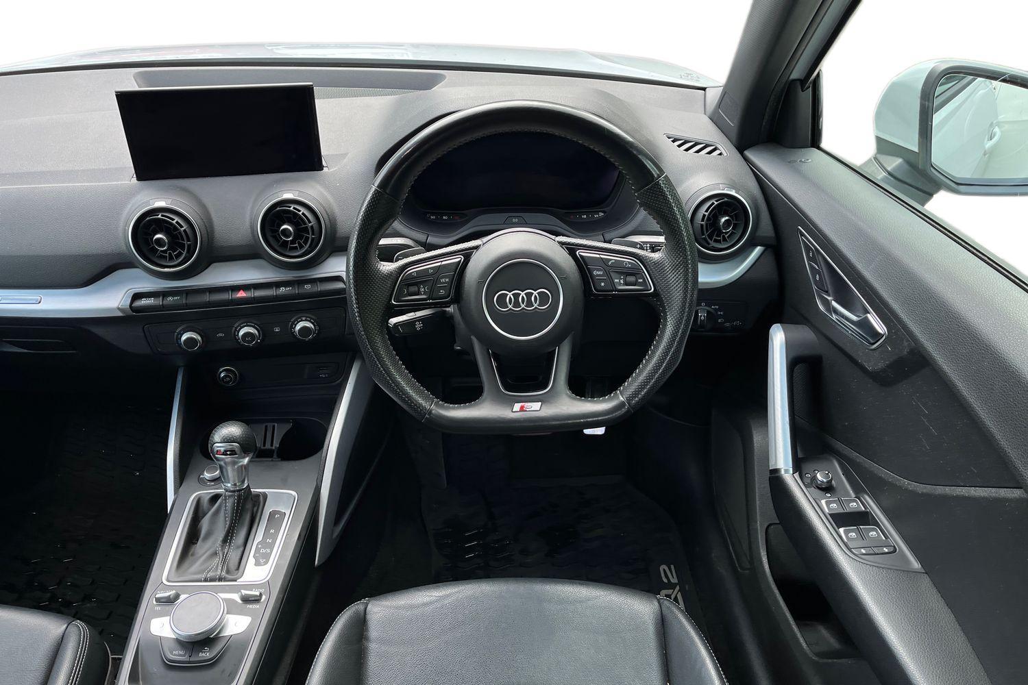 Audi Q2 Photo 10