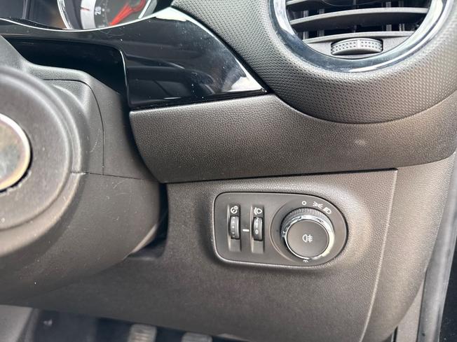 VAUXHALL Adam Photo 26