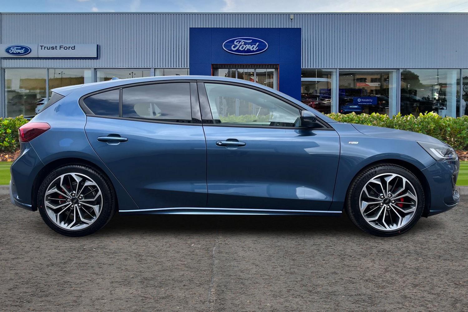 Ford Focus Photo 2