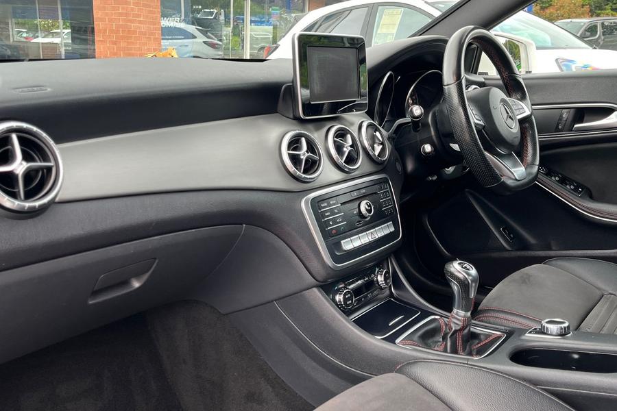 Mercedes-Benz CLA Photo autoimg-df58e986a191ca68eb918c85e340a7cbc7f3562d.jpg