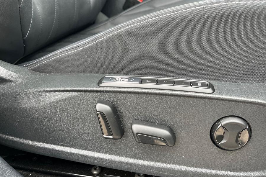 Ford EXPLORER Photo autoimg-df64a76171f5c42bf51ac870c78a73ad5b22972f.jpg