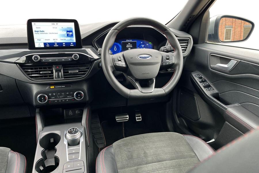 Ford KUGA Photo autoimg-df64abb5eb8171acbf4454524a5b1bae2d743536.jpg